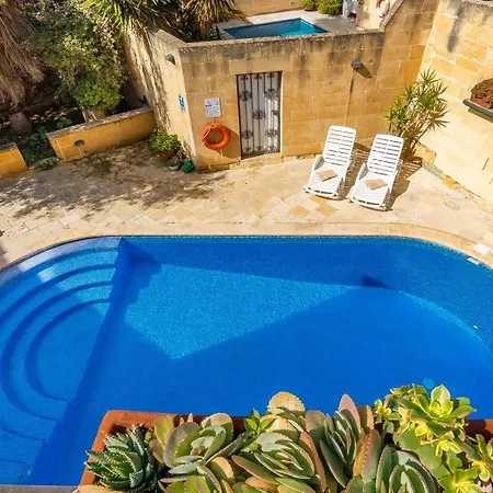 Bebbuxija Pool Gozo - Happy 沙拉